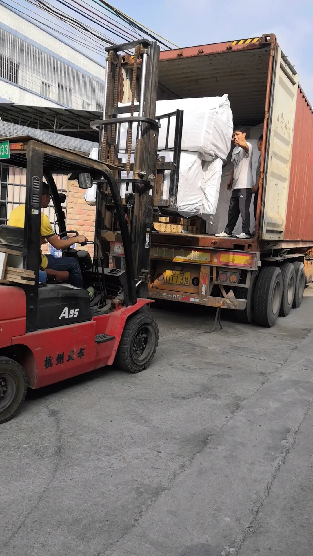 Container loading and consolidated shipment preparation in Guangzhou